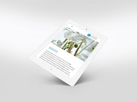 Website der Zahnarztpraxis Dr. Blume auf einem Tablet